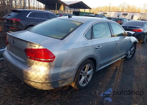 2015 Volkswagen Passat 1.8T Se z USA, uszkodzony, nr VIN 1VWBS7A33FC009297